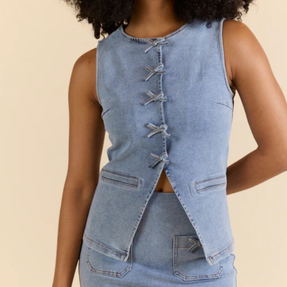PINK LILY | Western Ties Bow Denim Vest - Picture 4 of 9